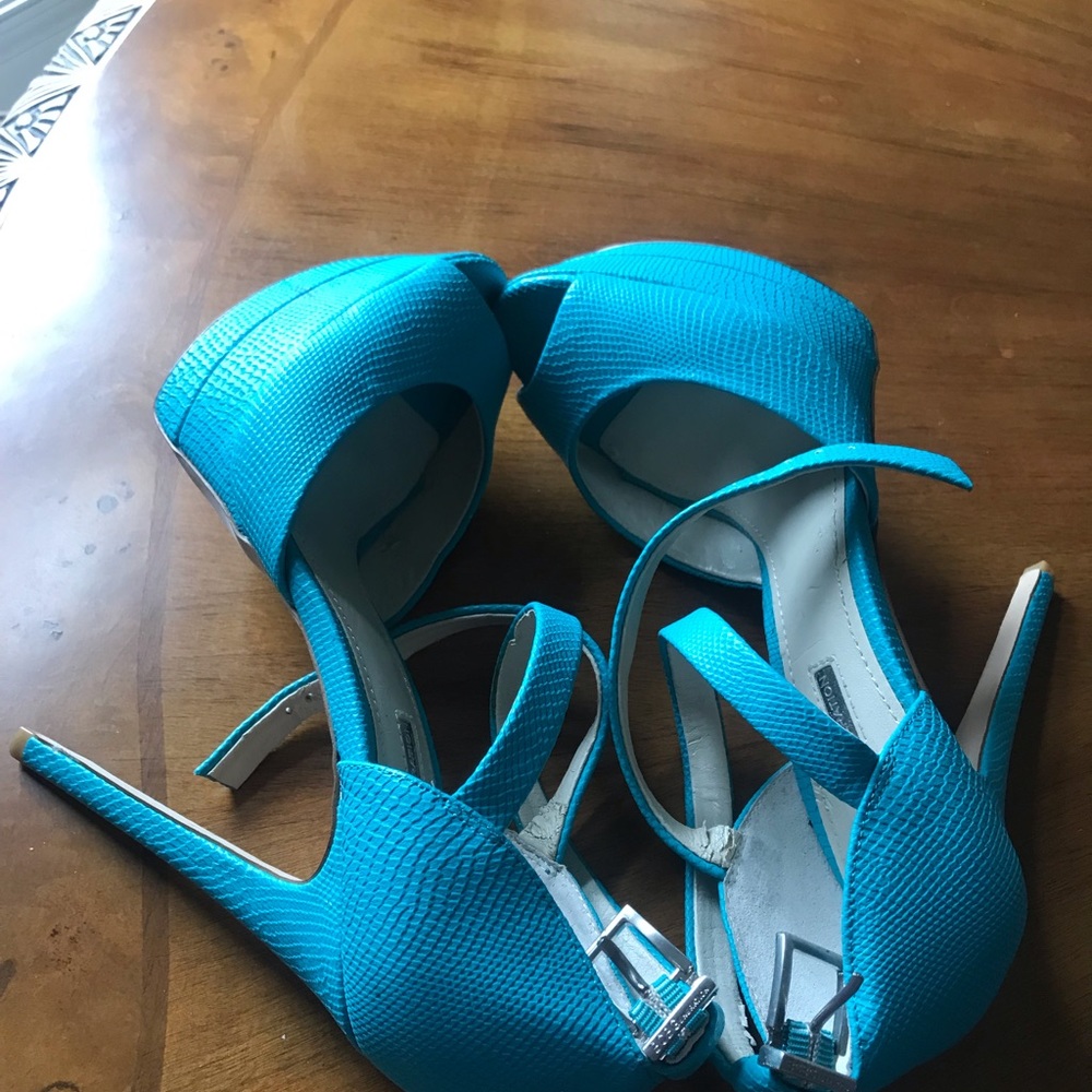 BCBG platform high heel peep toe